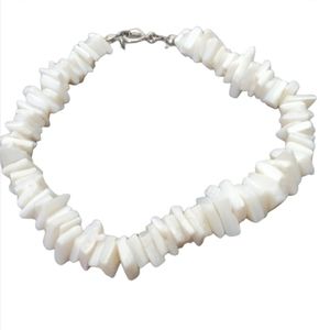 Tropical 7" white seashell bracelet 😍